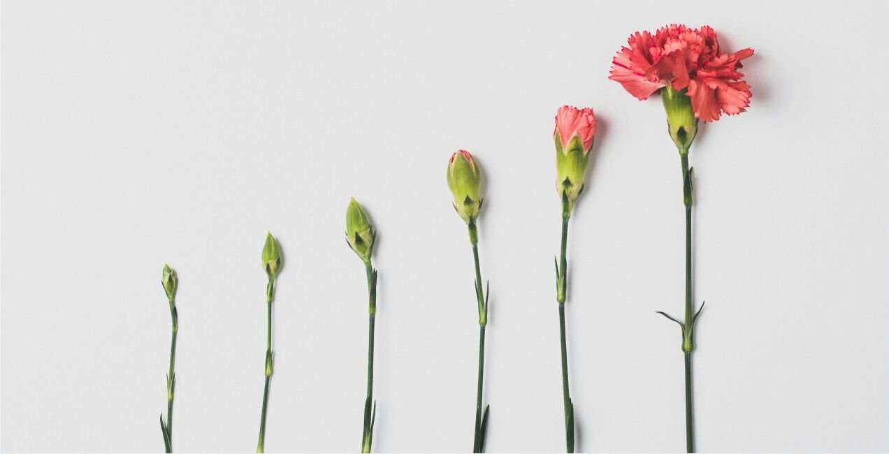 Why is full-desk recruiting growing in popularity?